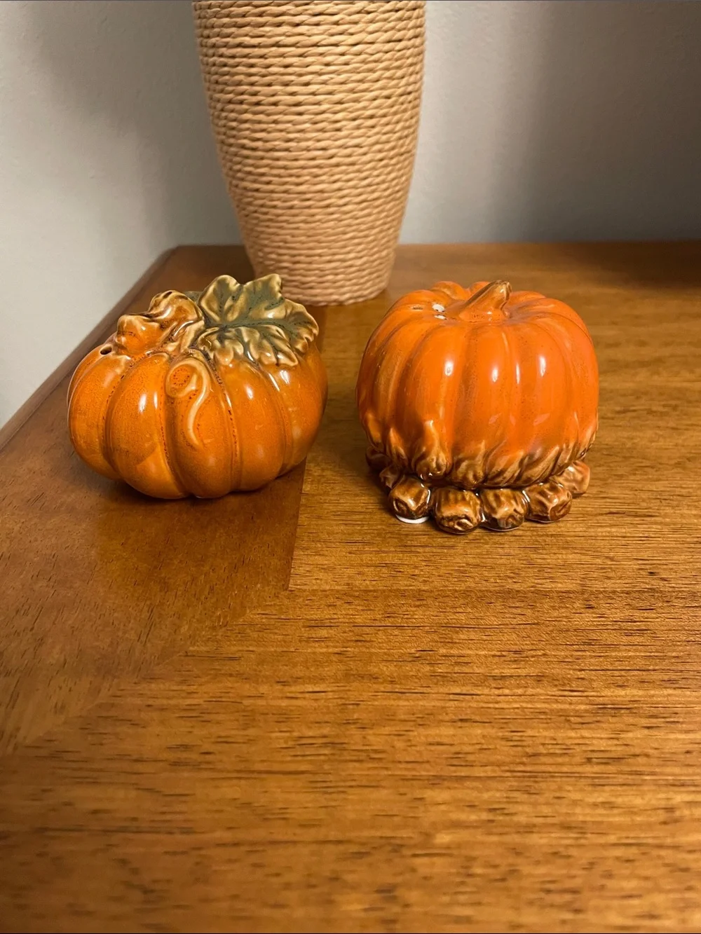 Pumpkins Salt & Pepper Shakers Set FALL AUTUMN HALLOWEEN THANKSGIVING Like New